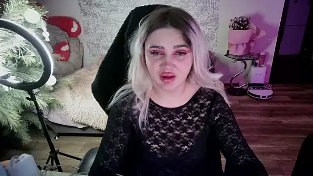 Snapshot of SlankyMic chatting on February 25, 2026, 7:14 pm SlankyMic online show from February 25, 2026, 7:14 pm