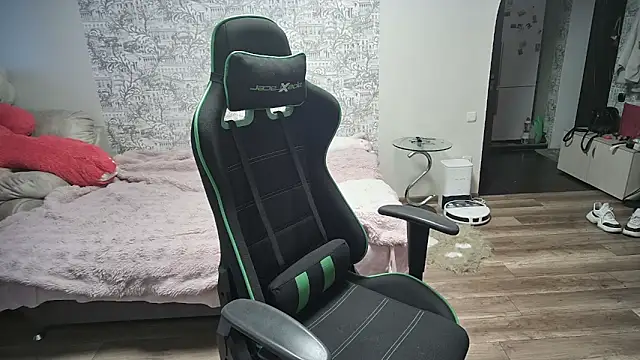 SlankyMic online show from April 18, 2026, 3:25 pm