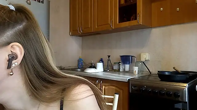 Snapshot of VictoriaDeese chatting on February 18, 2026, 8:33 am VictoriaDeese online show from February 18, 2026, 8:33 am