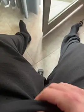 Snapshot of D4n13l47 chatting on March 3, 2026, 1:40 pm D4n13l47 online show from March 3, 2026, 1:40 pm