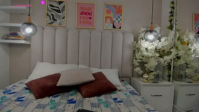 Mia Bailey  online show from March 27, 2026, 3:04 am