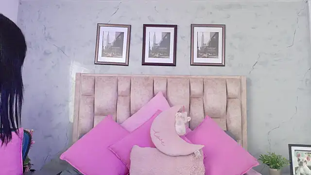 IsabellaRossi online show from May 24, 2026, 4:18 pm