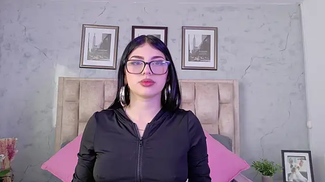 IsabellaRossi online show from May 19, 2026, 6:37 pm
