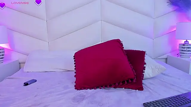 Bella  Peach online show from March 27, 2026, 8:26 am