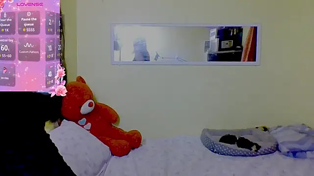 Snapshot of Luna_Moonfang chatting on May 31, 2026, 2:12 pm Luna Moonfang online show from May 31, 2026, 2:12 pm