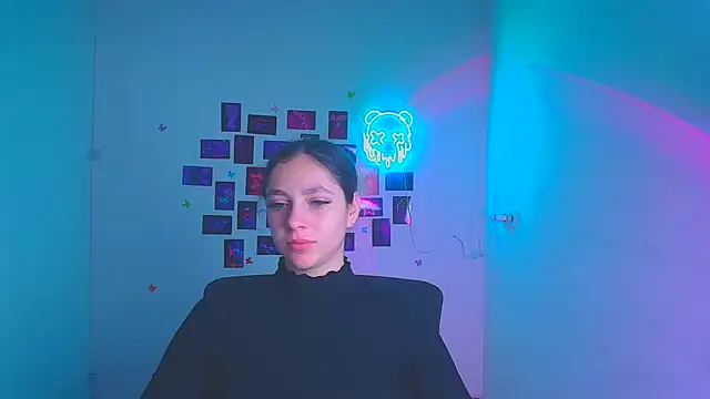 KissMeJulia online show from April 7, 2026, 11:34 am