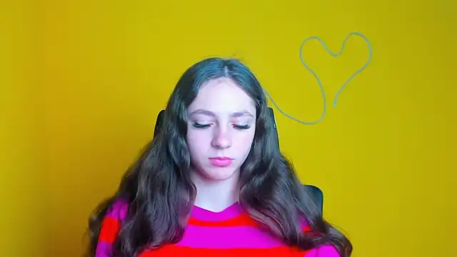 KissMeJulia online show from April 1, 2026, 5:20 am