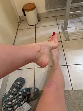 Frenchgirl45 online show from March 5, 2026, 1:24 am