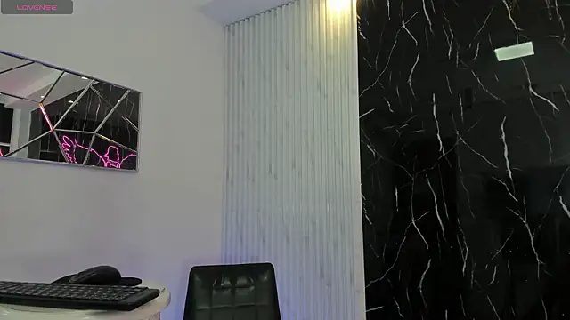 Snapshot of Violette_0 chatting on February 23, 2026, 5:02 pm Violette 0 online show from February 23, 2026, 5:02 pm