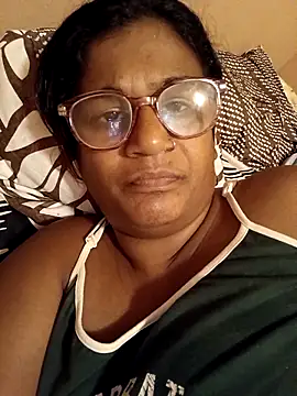 indianstrawberrylips4u online show from May 5, 2026, 4:37 am