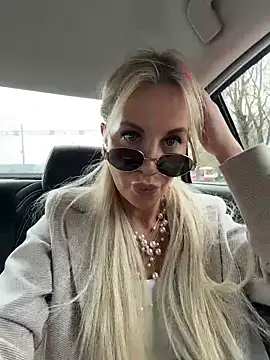 LisaMurr online show from April 30, 2026, 11:50 am