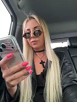 LisaMurr online show from April 24, 2026, 9:11 am