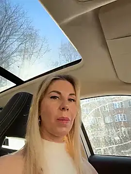 LisaMurr online show from February 25, 2026, 10:04 am