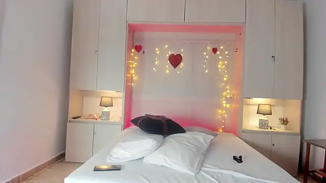 ElaRey  online show from March 16, 2026, 12:09 pm