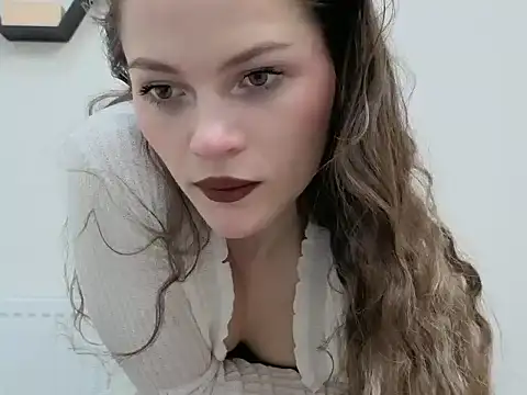 Avelinehowo uwu online show from March 28, 2026, 1:45 pm