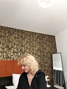 LaireeFelini online show from February 22, 2026, 7:37 pm