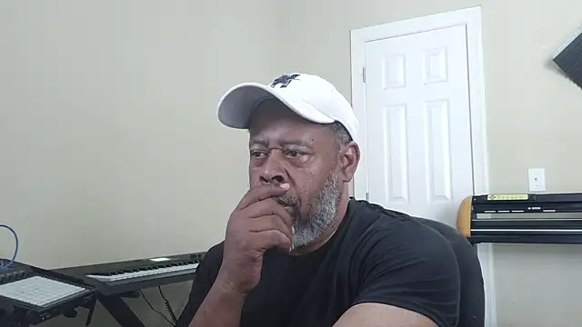 Cleozevo1961 online show from March 5, 2026, 6:48 pm