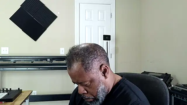 Cleozevo1961 online show from April 7, 2026, 5:04 pm