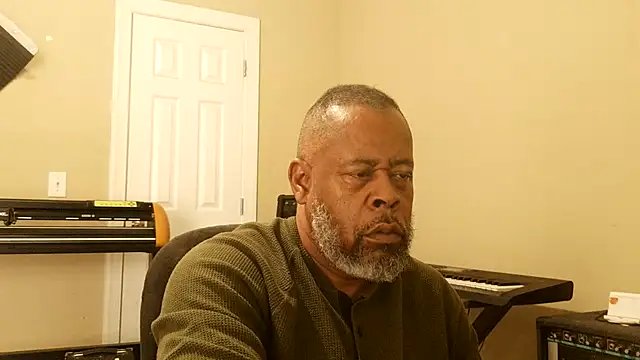 Cleozevo1961 online show from March 11, 2026, 9:20 pm