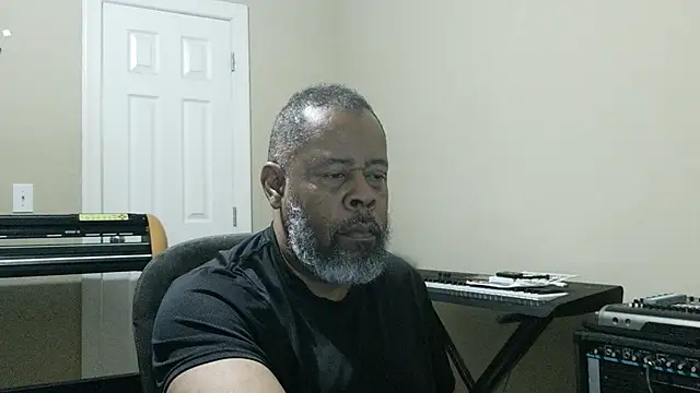 Cleozevo1961 online show from March 23, 2026, 4:23 am