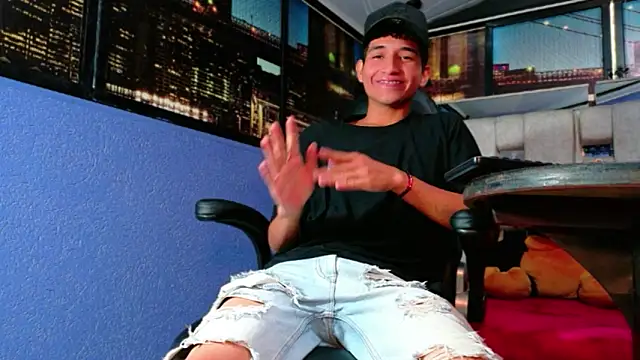 Snapshot of EstevenBrown1 chatting on March 3, 2026, 12:45 pm EstevenBrown1 online show from March 3, 2026, 12:45 pm