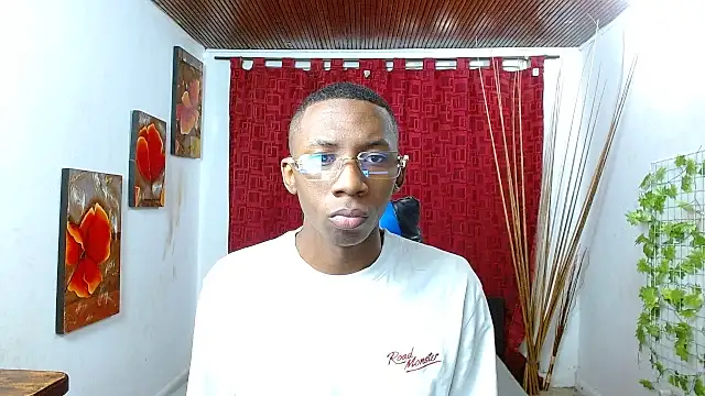 Snapshot of milo018 chatting on May 5, 2026, 2:09 pm milo018 online show from May 5, 2026, 2:09 pm