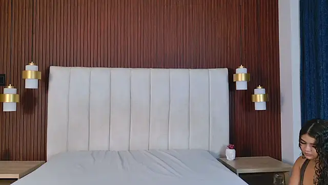 Lorenn Sweet online show from April 14, 2026, 12:21 pm