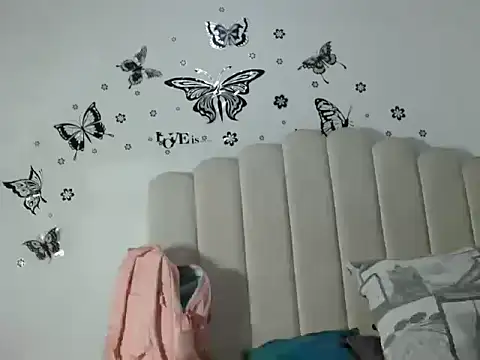 Snapshot of MaferNaughty4U chatting on February 19, 2026, 12:57 pm MaferNaughty4U online show from February 19, 2026, 12:57 pm