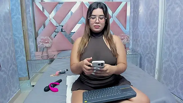 Snapshot of liz_ariza4u chatting on April 1, 2026, 3:30 am liz ariza4u online show from April 1, 2026, 3:30 am