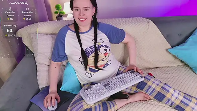 Snapshot of JustMira chatting on April 30, 2026, 10:47 pm JustMira online show from April 30, 2026, 10:47 pm