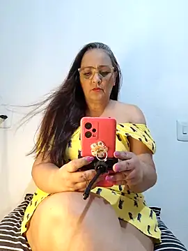 Noemipopi online show from April 18, 2026, 11:05 pm