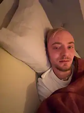 Crevette311 online show from November 23, 2025, 11:04 pm