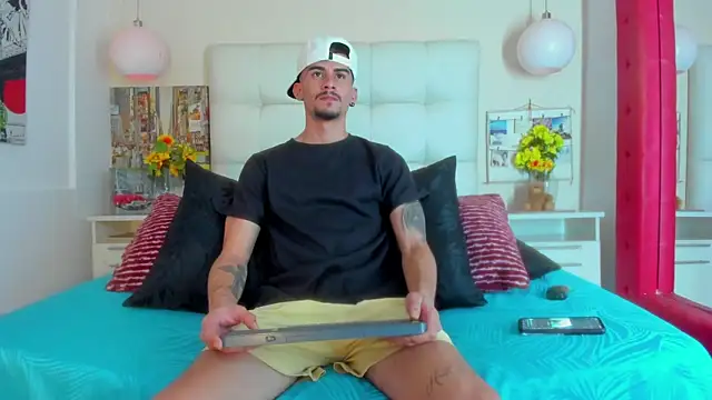 SharonTygaX online show from April 8, 2026, 11:17 pm