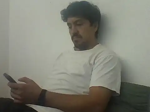 LeCorbu10 online show from April 15, 2026, 2:17 am