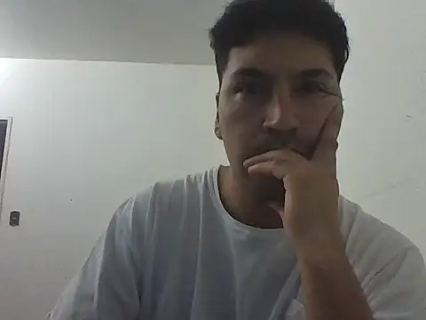 Snapshot of LeCorbu10 chatting on April 19, 2026, 2:01 am LeCorbu10 online show from April 19, 2026, 2:01 am