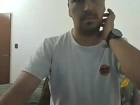 Snapshot of LeCorbu10 chatting on April 30, 2026, 5:03 am LeCorbu10 online show from April 30, 2026, 5:03 am