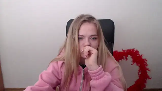 Snapshot of FoxiLana chatting on February 18, 2026, 10:12 am FoxiLana online show from February 18, 2026, 10:12 am