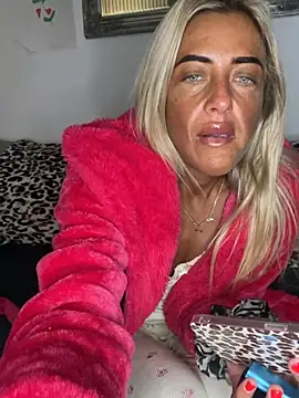 Snapshot of ScarlettGold_ chatting on April 24, 2026, 4:36 am ScarlettGold online show from April 24, 2026, 4:36 am