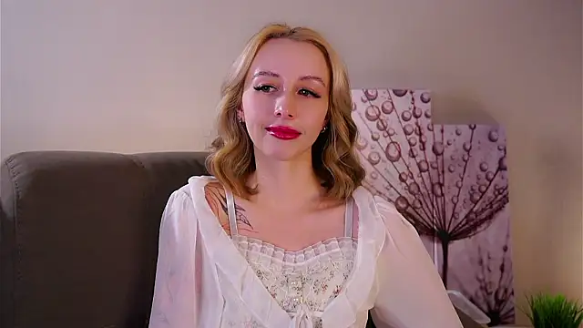 Snapshot of EugeniaEarl chatting on February 21, 2026, 1:13 pm EugeniaEarl online show from February 21, 2026, 1:13 pm