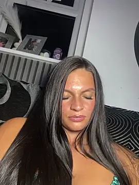 Snapshot of Destinylovex chatting on February 24, 2026, 9:15 pm Destinylovex online show from February 24, 2026, 9:15 pm