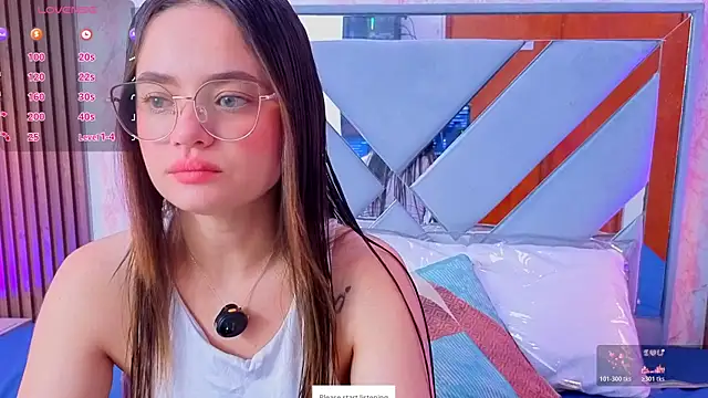 LittleeSara18 online show from May 12, 2026, 11:16 am