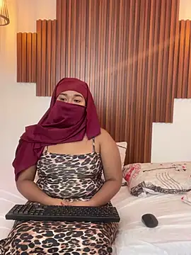 Snapshot of Desert_queens chatting on March 3, 2026, 2:35 pm Desert queens online show from March 3, 2026, 2:35 pm