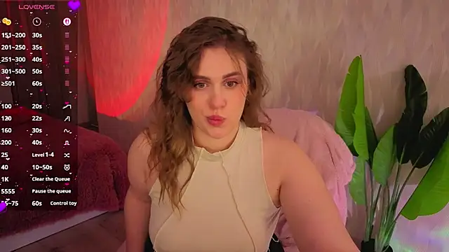 Milana Monroe online show from April 1, 2026, 7:33 pm