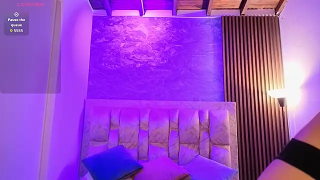 chloe bluee  online show from March 13, 2026, 11:15 am