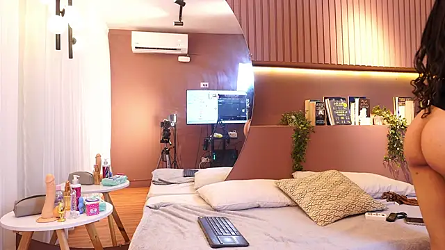 Snapshot of Luxa_Velvet chatting on June 10, 2026, 1:23 pm Luxa Velvet online show from June 10, 2026, 1:23 pm