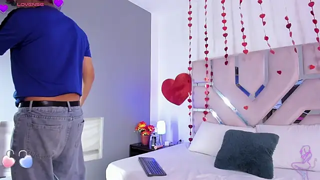 Snapshot of Angel_Lux chatting on February 27, 2026, 8:08 pm Angel Lux online show from February 27, 2026, 8:08 pm