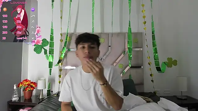 Snapshot of Angel_Lux chatting on March 2, 2026, 7:10 pm Angel Lux online show from March 2, 2026, 7:10 pm