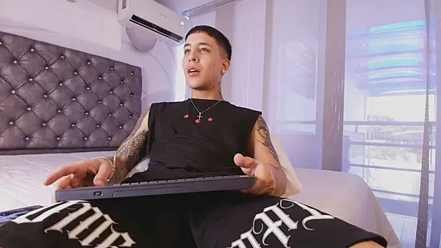 PapiLucca online show from March 3, 2026, 7:32 pm