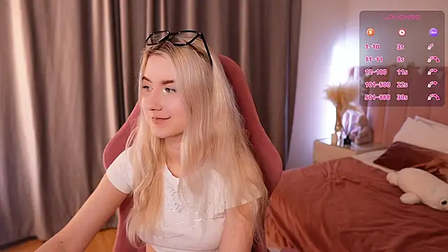 Snapshot of Aiko_Takana chatting on February 23, 2026, 12:39 pm Aiko Takana online show from February 23, 2026, 12:39 pm