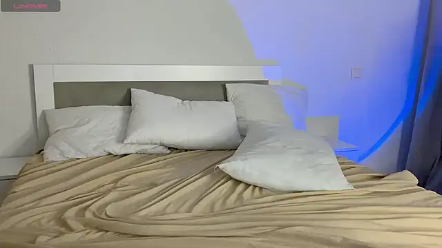 oorange  boy online show from April 15, 2026, 1:22 am